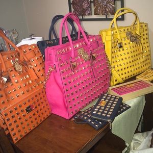 😍ALL 4 SETS  😍! They are sooo pretty 😍!!